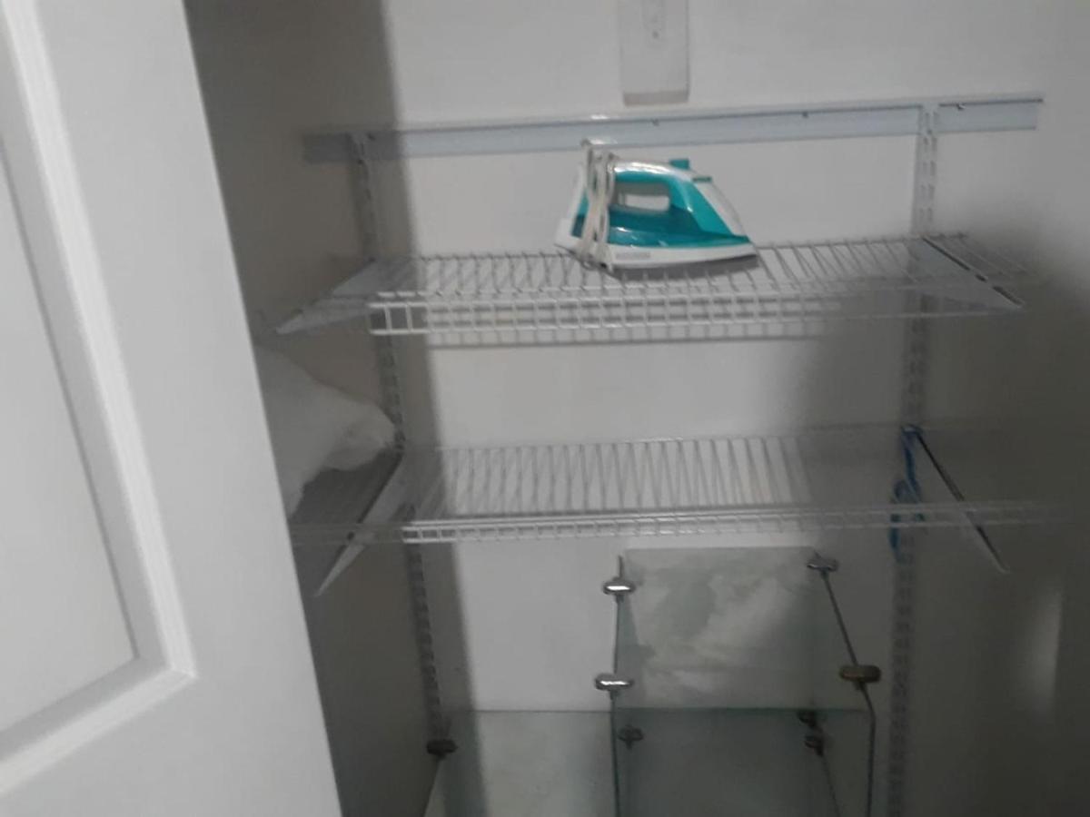 Snug Minimalist Full Bed With 50 Inch Smart Tv, Netflix, Airplay, Mini-Fridge, And 500 Mbps Wifi Near Fiu, Dolphin Mall, Airport Miami Luaran gambar