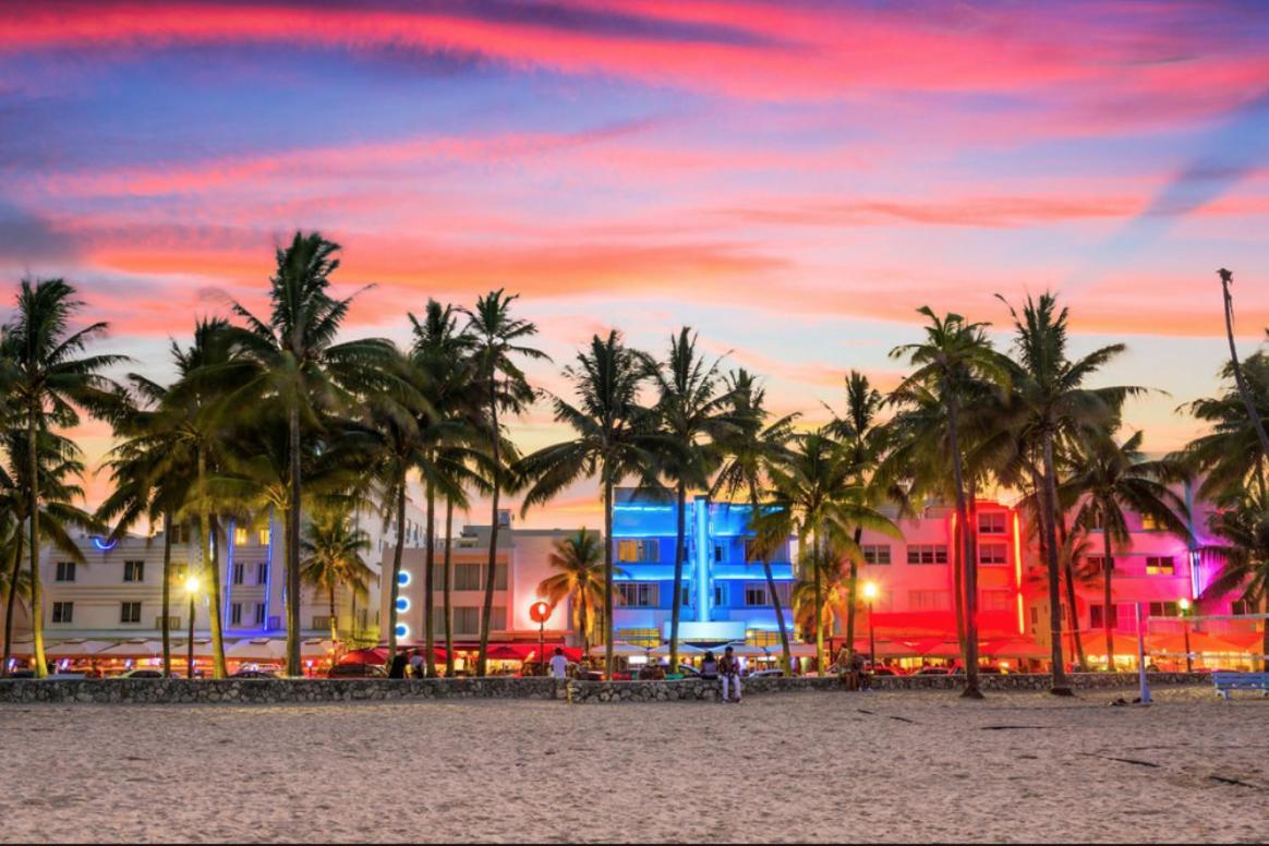 Snug Minimalist Full Bed With 50 Inch Smart Tv, Netflix, Airplay, Mini-Fridge, And 500 Mbps Wifi Near Fiu, Dolphin Mall, Airport Miami Luaran gambar