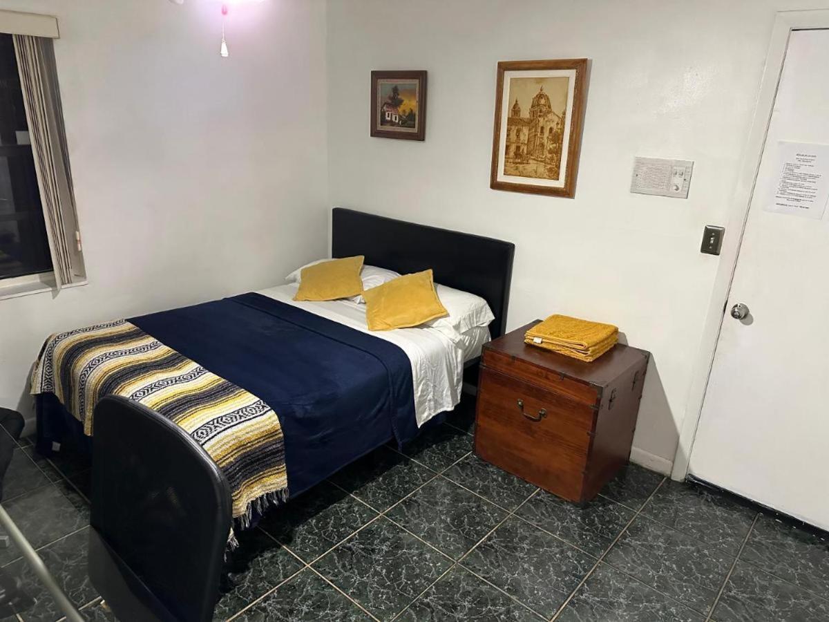 Snug Minimalist Full Bed With 50 Inch Smart Tv, Netflix, Airplay, Mini-Fridge, And 500 Mbps Wifi Near Fiu, Dolphin Mall, Airport Miami Luaran gambar